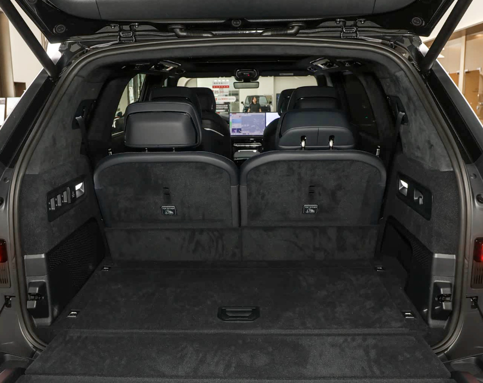 Zeekr 9X Hyper, серебряный