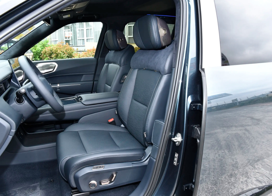 Lynk & Co 900 Ultra, серый