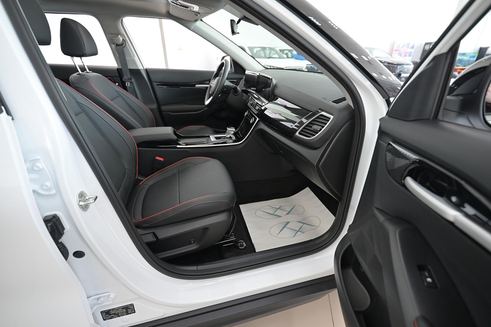 Kia Seltos Deluxe Edition, белый