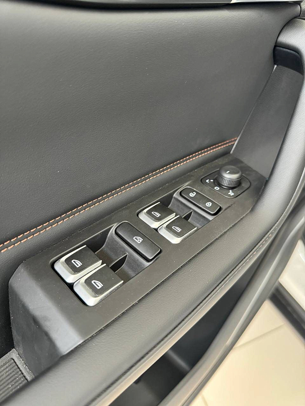 Geely Okavango Флагман, белый