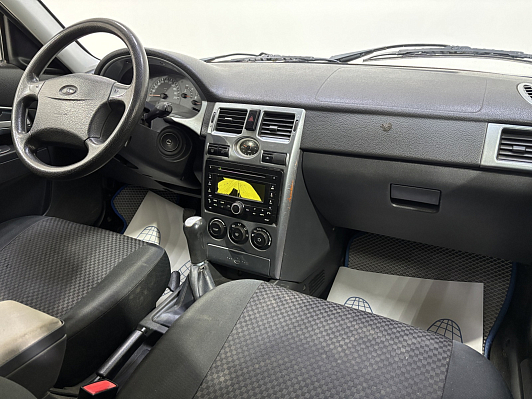 Lada (ВАЗ) Priora Люкс, 2011 года, пробег 121935 км