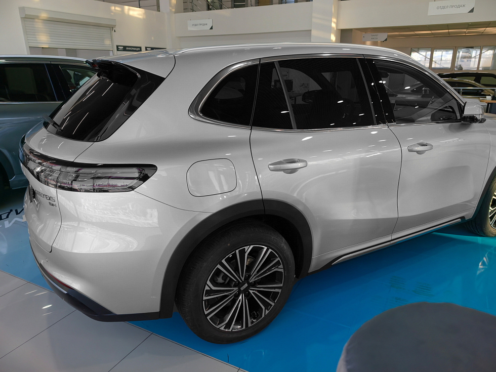 Geely EX5 EM-i Max, серебряный