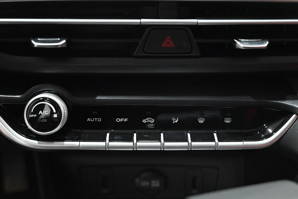 Changan Eado Plus Tech, серебряный