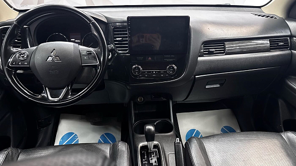 Mitsubishi Outlander Instyle, 2016 года, пробег 206200 км