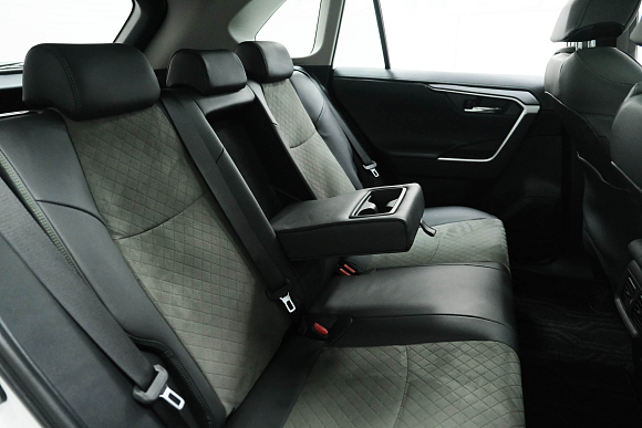 Toyota RAV4, 2025 года, пробег 142 км