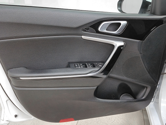 Kia Ceed Prestige, 2020 года, пробег 162115 км