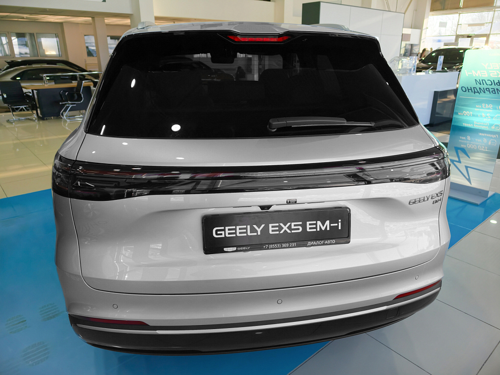 Geely EX5 EM-i Макс, серебряный