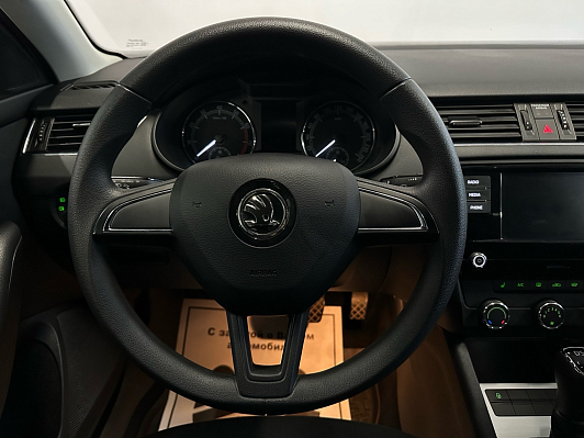 Skoda Octavia, 2019 года, пробег 123067 км