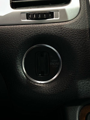 Volkswagen Touareg, 2012 года, пробег 233000 км