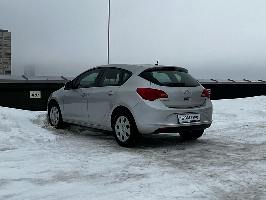 Opel Astra, 2014 года, пробег 200998 км