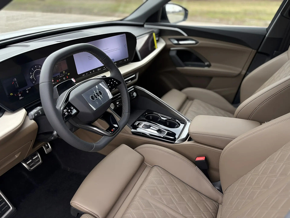 Audi Q5 40 TFSI quattro Luxury Dynamic, зеленый