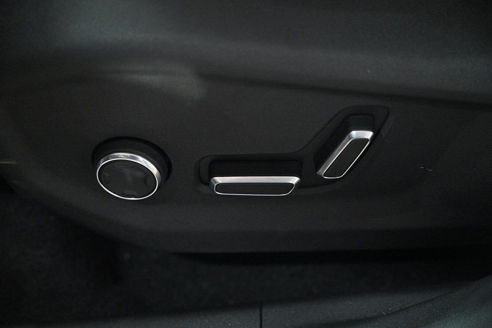 Geely Monjaro Flagship (2023-2025), белый