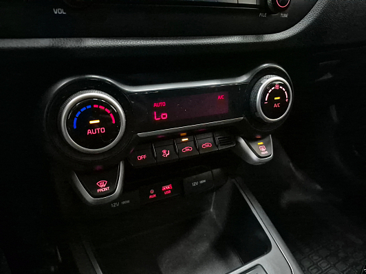 Kia Rio Luxe, 2019 года, пробег 141818 км
