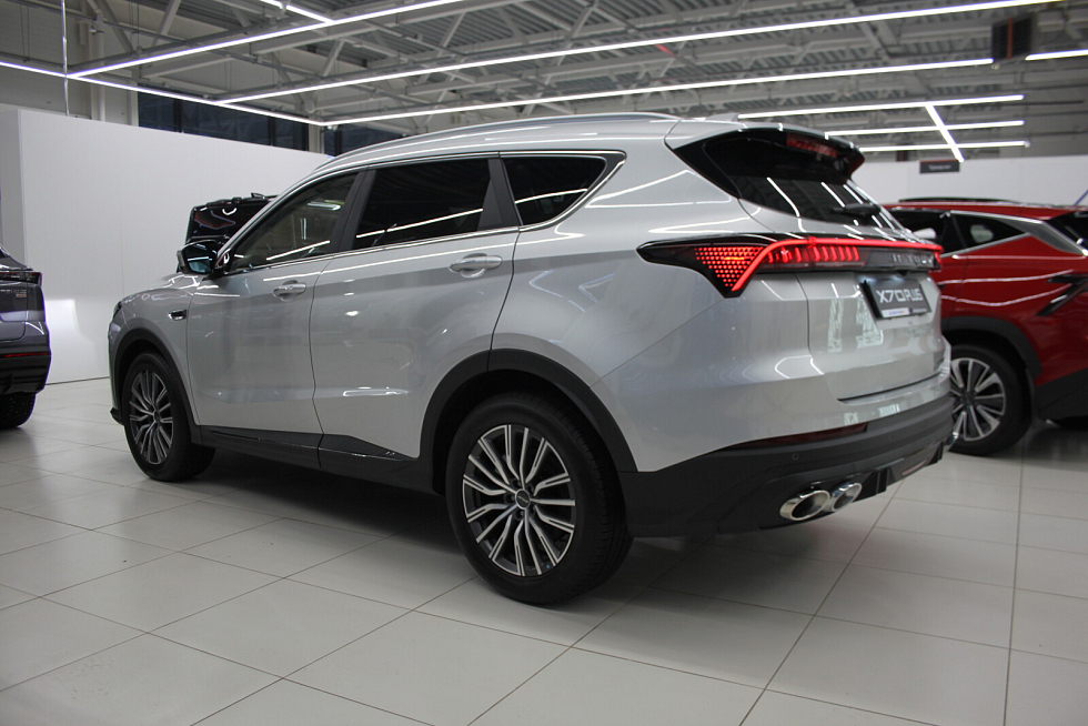 JETOUR X70 PLUS Luxury, серебряный