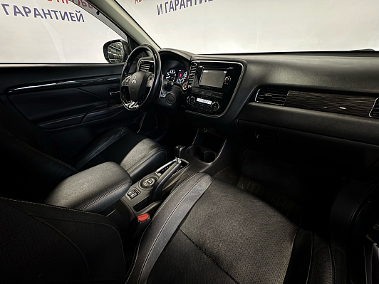 Mitsubishi Outlander Ultimate, 2015 года, пробег 169911 км
