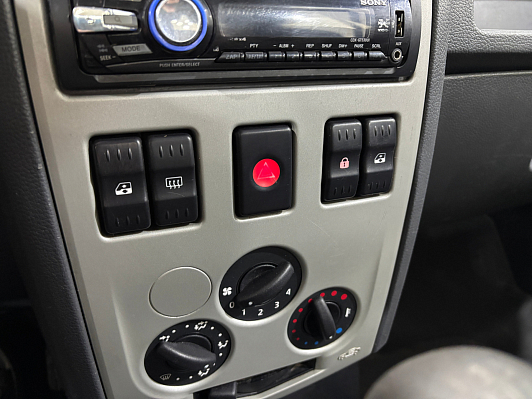 Renault Logan, 2006 года, пробег 289428 км