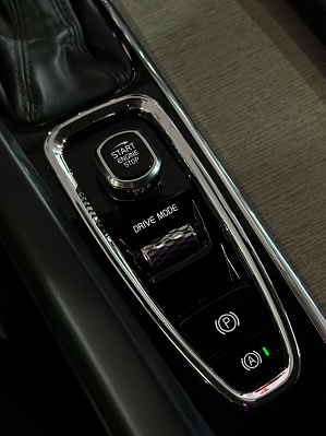 Volvo XC60 Inscription, 2018 года, пробег 52500 км