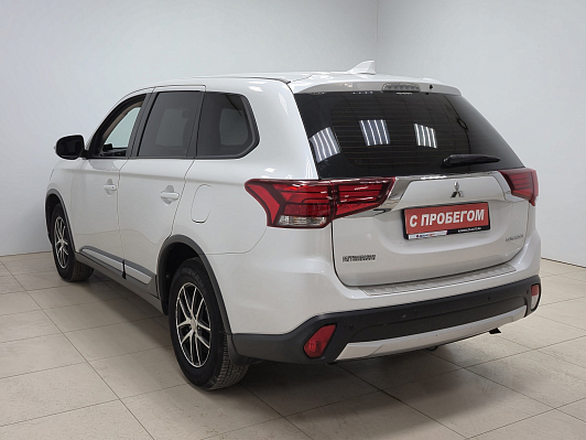 Mitsubishi Outlander Invite, 2018 года, пробег 64489 км