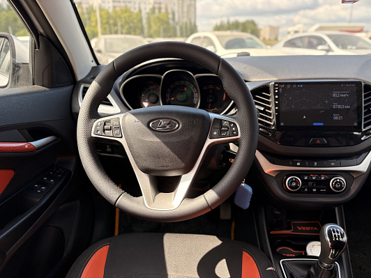 Lada (ВАЗ) Vesta Luxe Multimedia, 2019 года, пробег 98000 км