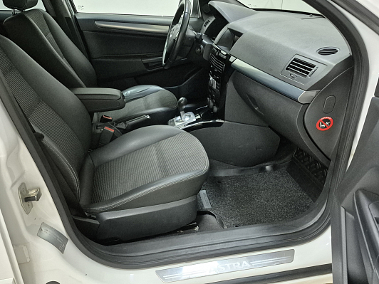 Opel Astra, 2011 года, пробег 234883 км