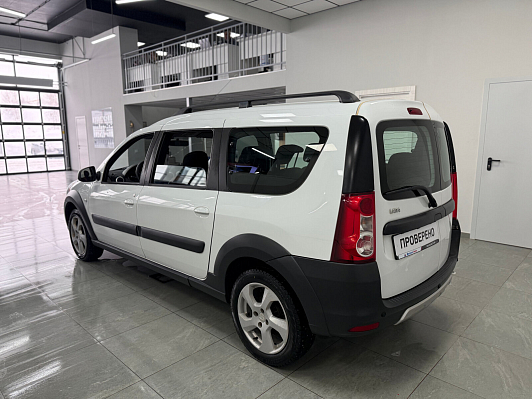 Lada (ВАЗ) Largus Luxe (7 мест), 2018 года, пробег 211000 км