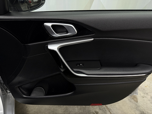 Kia Ceed Prestige, 2021 года, пробег 65706 км