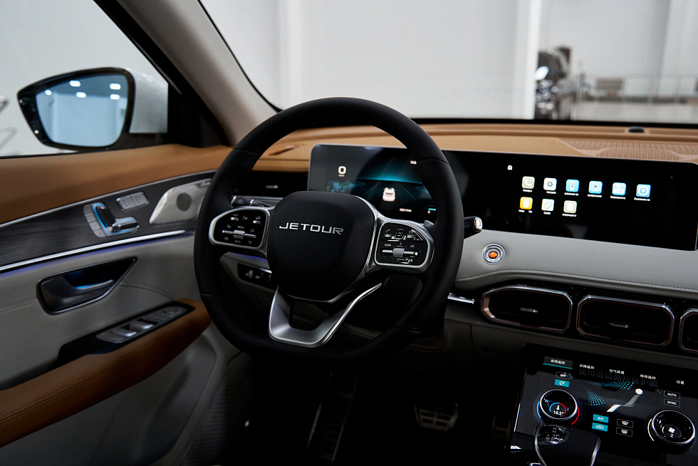 JETOUR X70 PLUS Luxury, черный