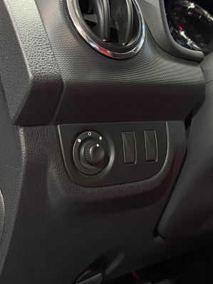 Renault Logan Stepway Life, 2020 года, пробег 97000 км