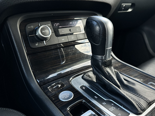 Volkswagen Touareg Wolfsburg Edition, 2015 года, пробег 215800 км
