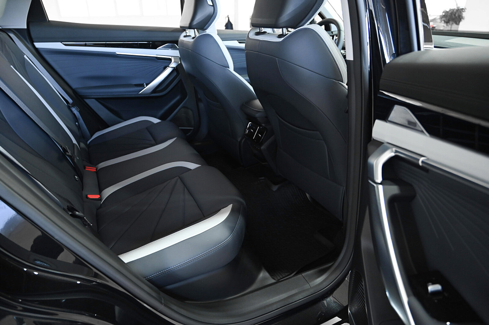 Geely Atlas , черный