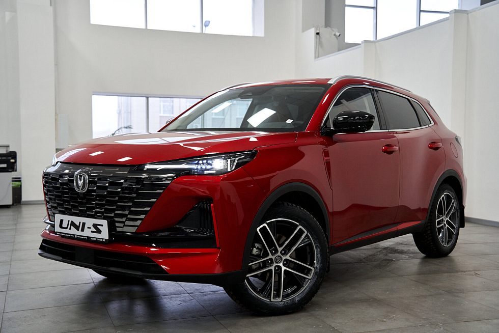 Changan UNI-S (CS55 Plus) Luxe, красный