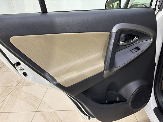 Toyota RAV4, 2012 года, пробег 124231 км