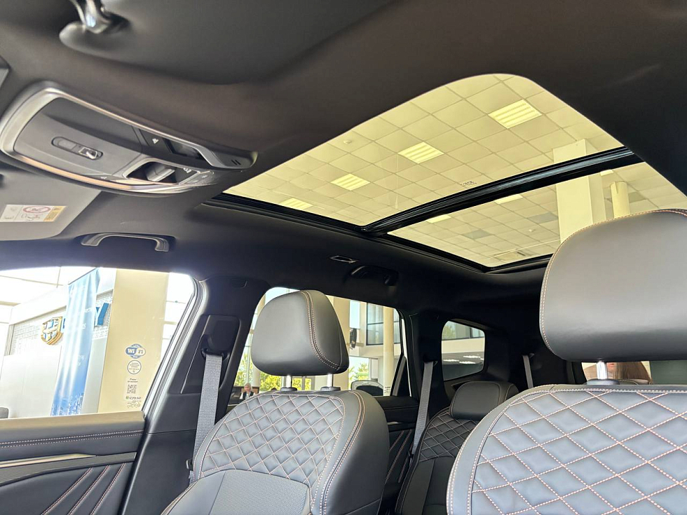 Geely Okavango Флагман, белый