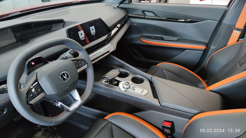 Changan UNI-V Tech, красный