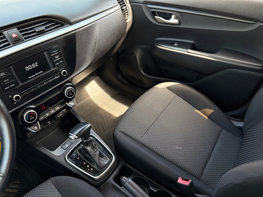Kia Rio Luxe, 2021 года, пробег 130247 км