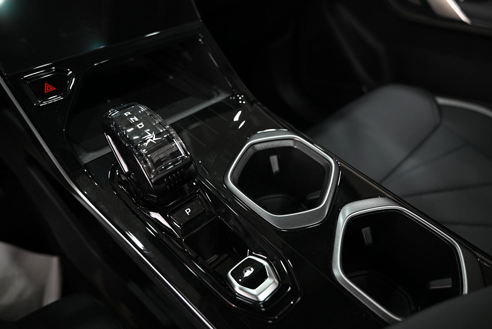 Geely Atlas , голубой