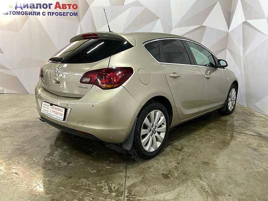 Opel Astra Cosmo, 2012 года, пробег 169000 км