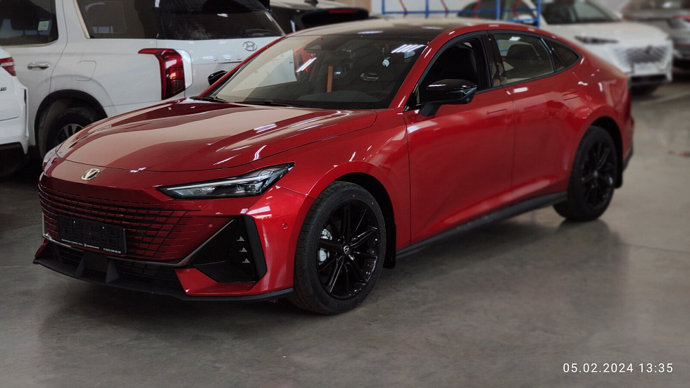 Changan UNI-V Tech, красный