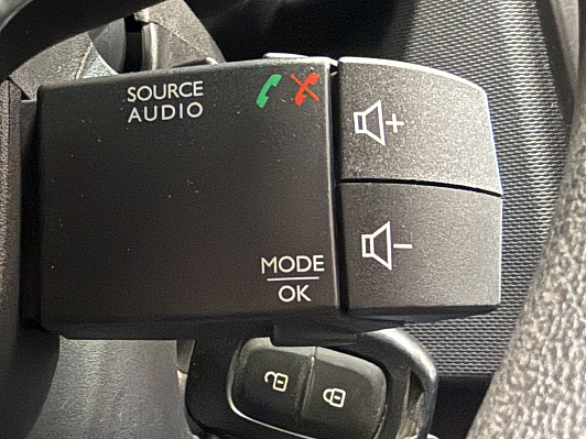 Renault Logan Stepway Drive, 2019 года, пробег 64000 км