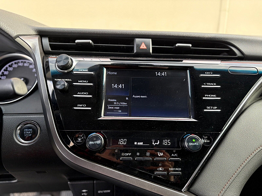 Toyota Camry Элеганс Safety, 2019 года, пробег 141056 км
