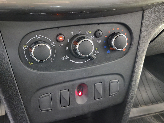 Renault Logan Stepway Life, 2021 года, пробег 133787 км