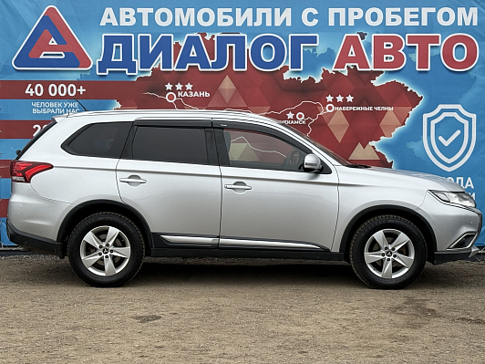 Mitsubishi Outlander Intense, 2016 года, пробег 208676 км