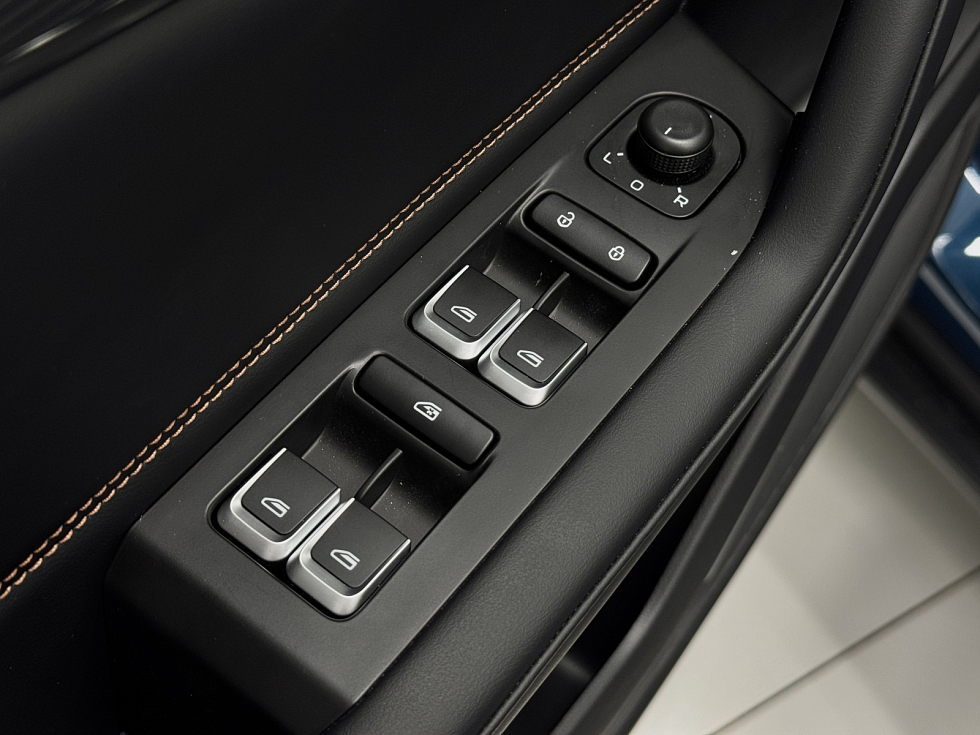 Geely Okavango Флагман, синий