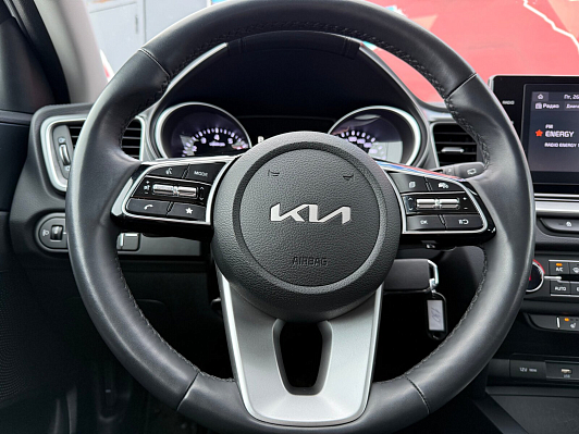 Kia Ceed Luxe, 2023 года, пробег 31000 км