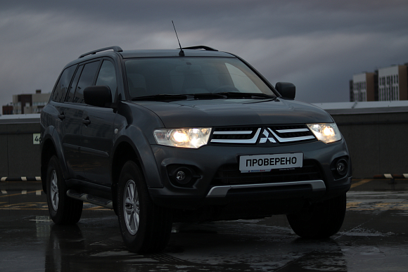 Mitsubishi Pajero Sport Intense, 2015 года, пробег 215000 км