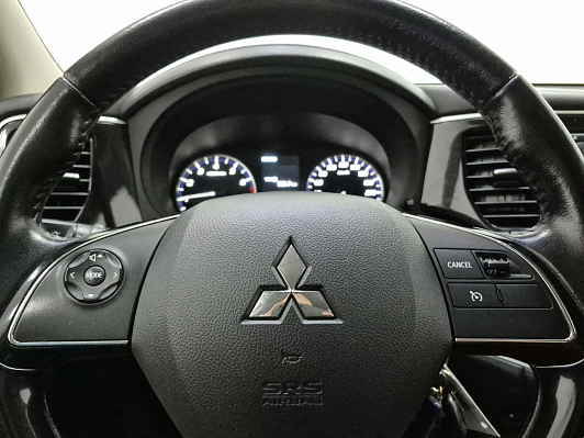 Mitsubishi Outlander Intense, 2016 года, пробег 172205 км