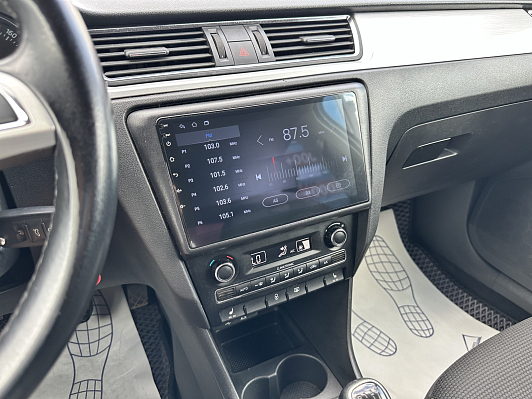 Skoda Rapid, 2015 года, пробег 196000 км