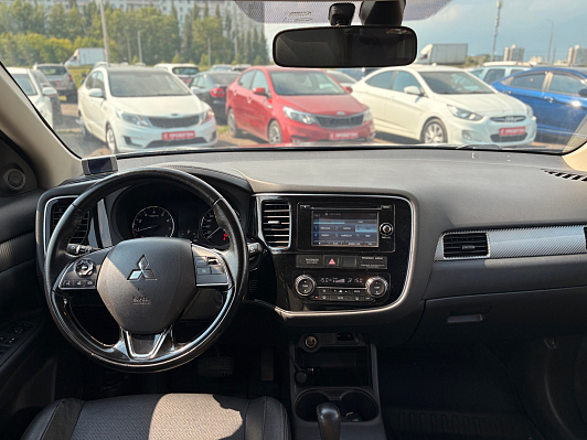 Mitsubishi Outlander Intense+, 2015 года, пробег 141200 км