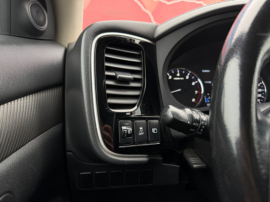 Mitsubishi Outlander Intense, 2018 года, пробег 172000 км