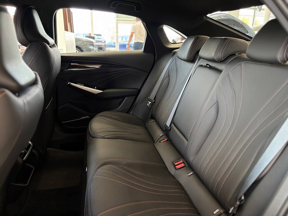 Geely Preface Flagship, фиолетовый